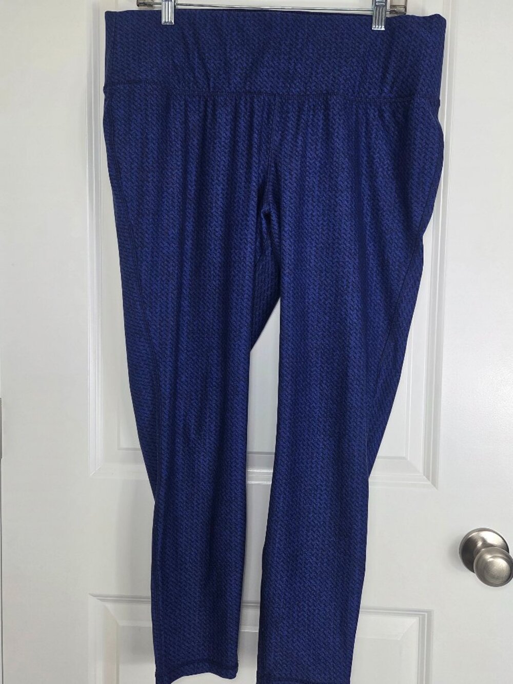 Livi Active Blue & Black 7/8 Leggings